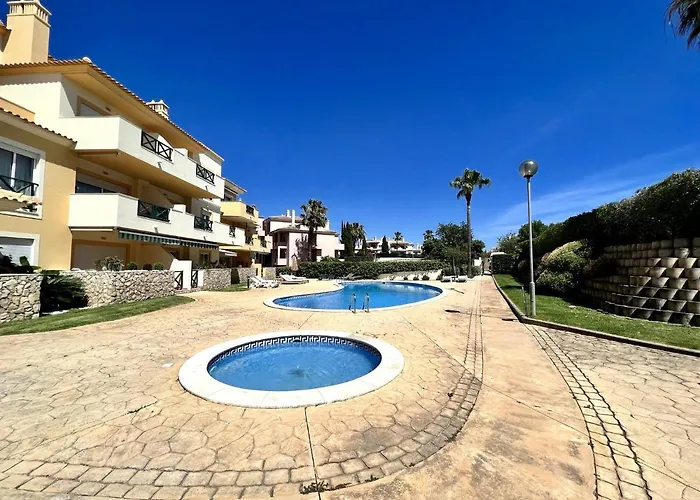 Albufeira Valley 2 With Pool By Homing Apartamento Albufeira